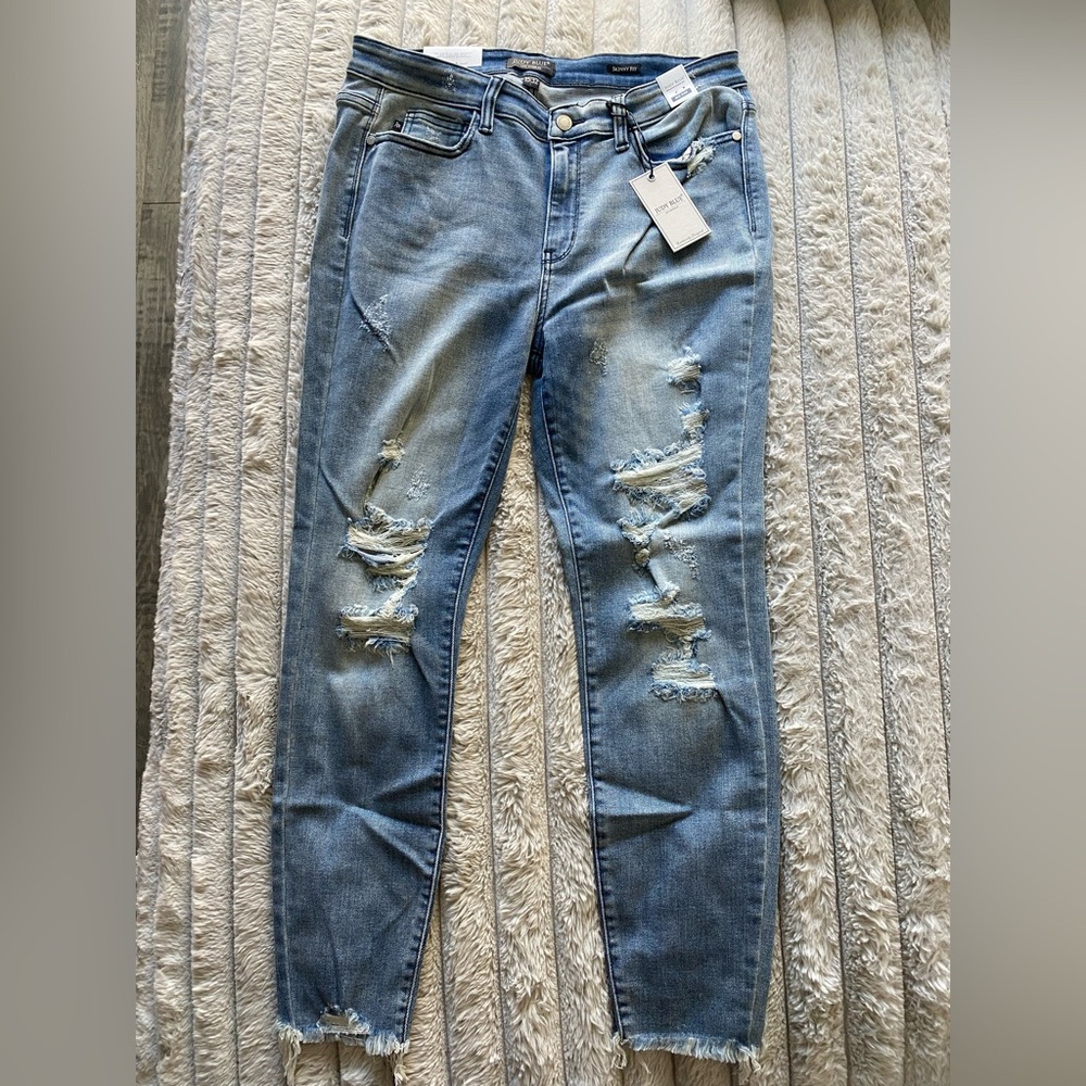NWT! Judy Blue Mid-Rise “Skinny Fit” Distressed Blue Jeans